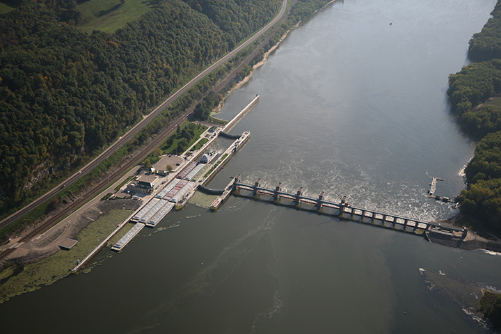 Lock and Dam 9