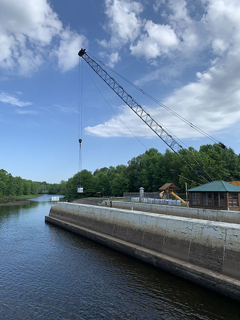 Downstream cofferdam placement at Sandy Lake Dam