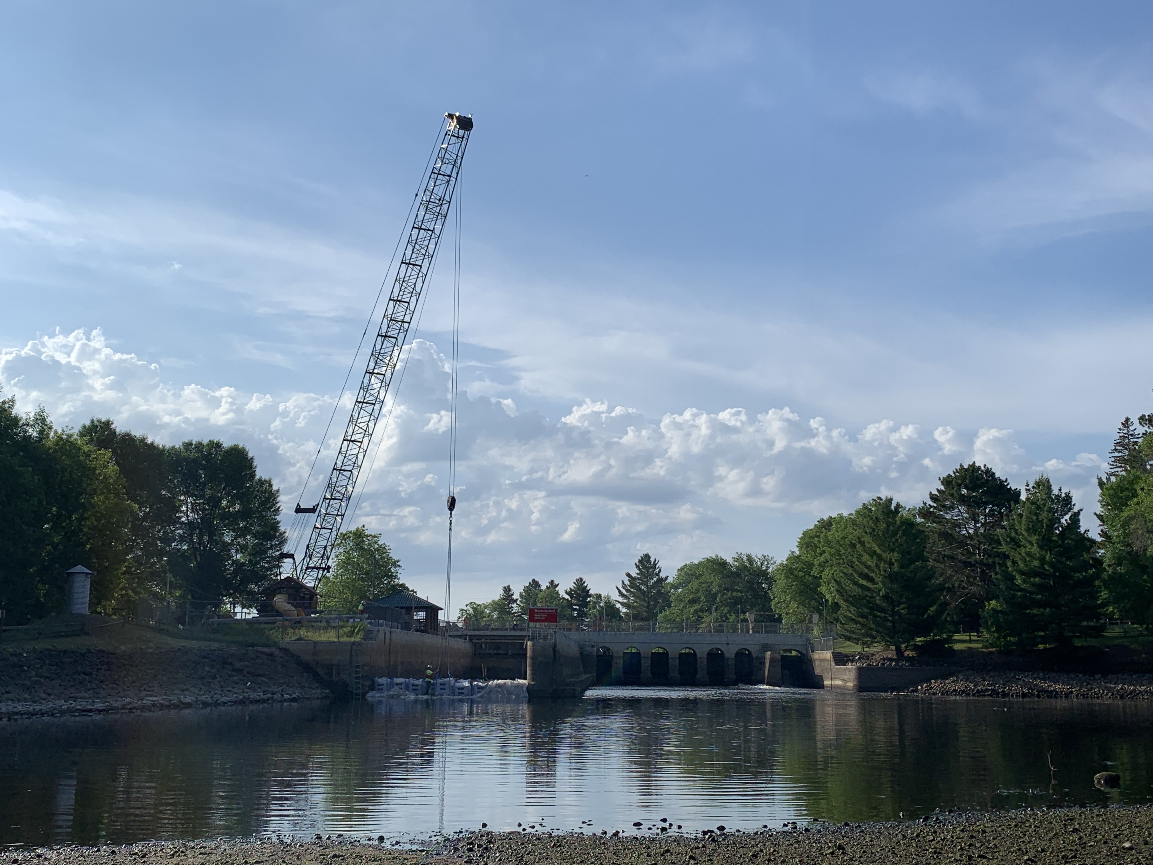 Downstream cofferdam placement at Sandy Lake Dam