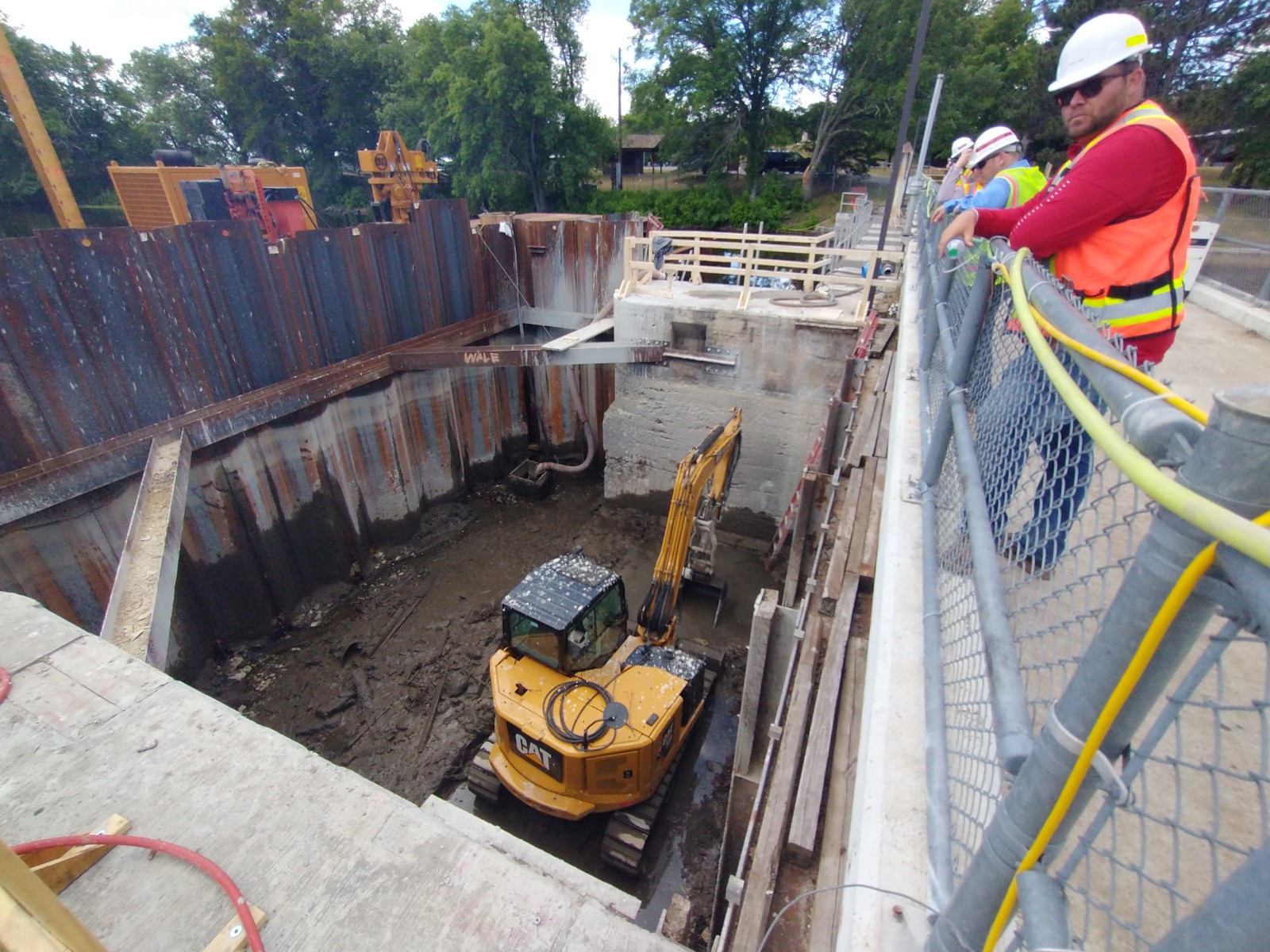 Dewatering and mucking out the lock chamber