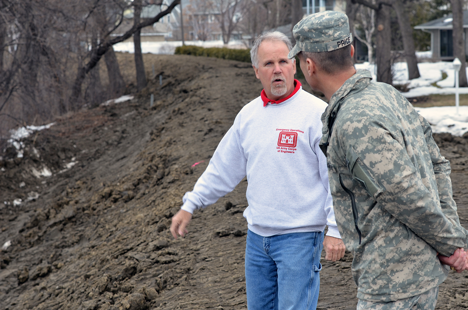 Tim Bertschi, U.S. Army Corps of Engineers, St. Paul District area flood manager for the Red River of the North, and Col. Michael Price, Corps of Engineers, St. Paul District commander, discuss the Corps’ temporary emergency levee construction to assist the city of Fargo