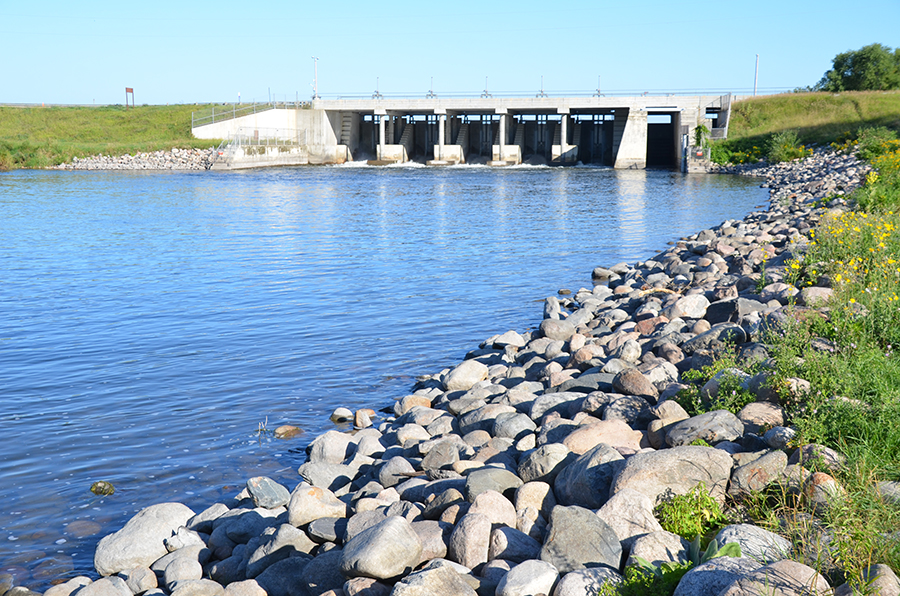 Lake Winnibigoshish dam